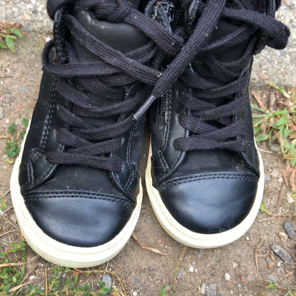 GAP black boys sneakers